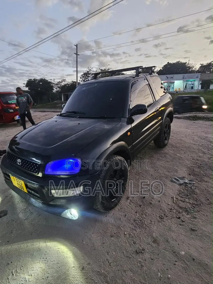 Toyota RAV4 Base 4x4 1999 Black