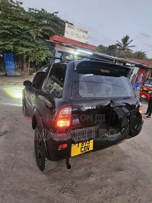Toyota RAV4 Base 4x4 1999 Black