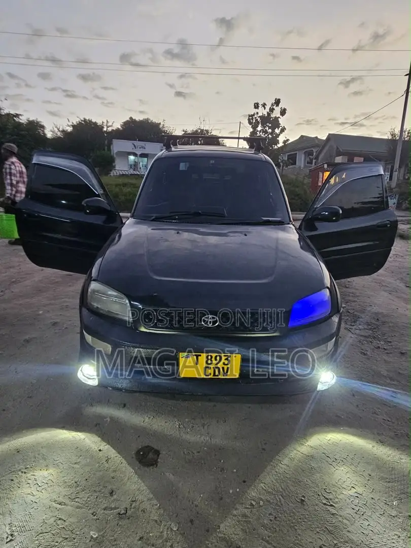 Toyota RAV4 Base 4x4 1999 Black