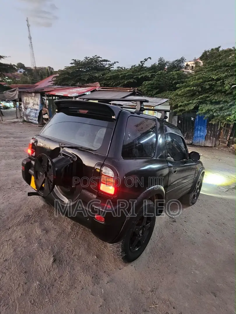 Toyota RAV4 Base 4x4 1999 Black