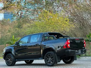 Toyota Hilux 2023 Black