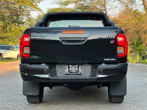 Toyota Hilux 2023 Black