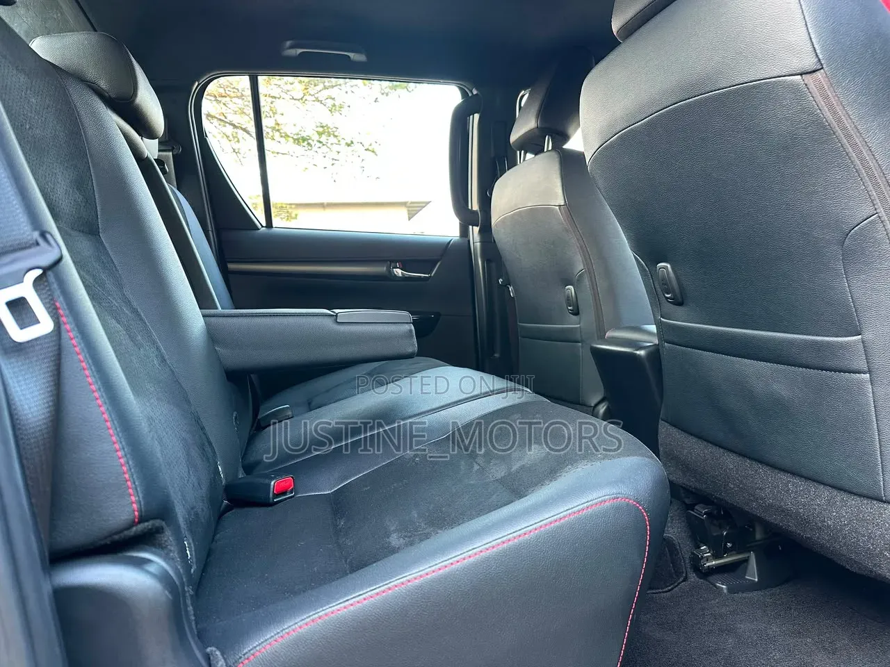 Toyota Hilux 2023 Black