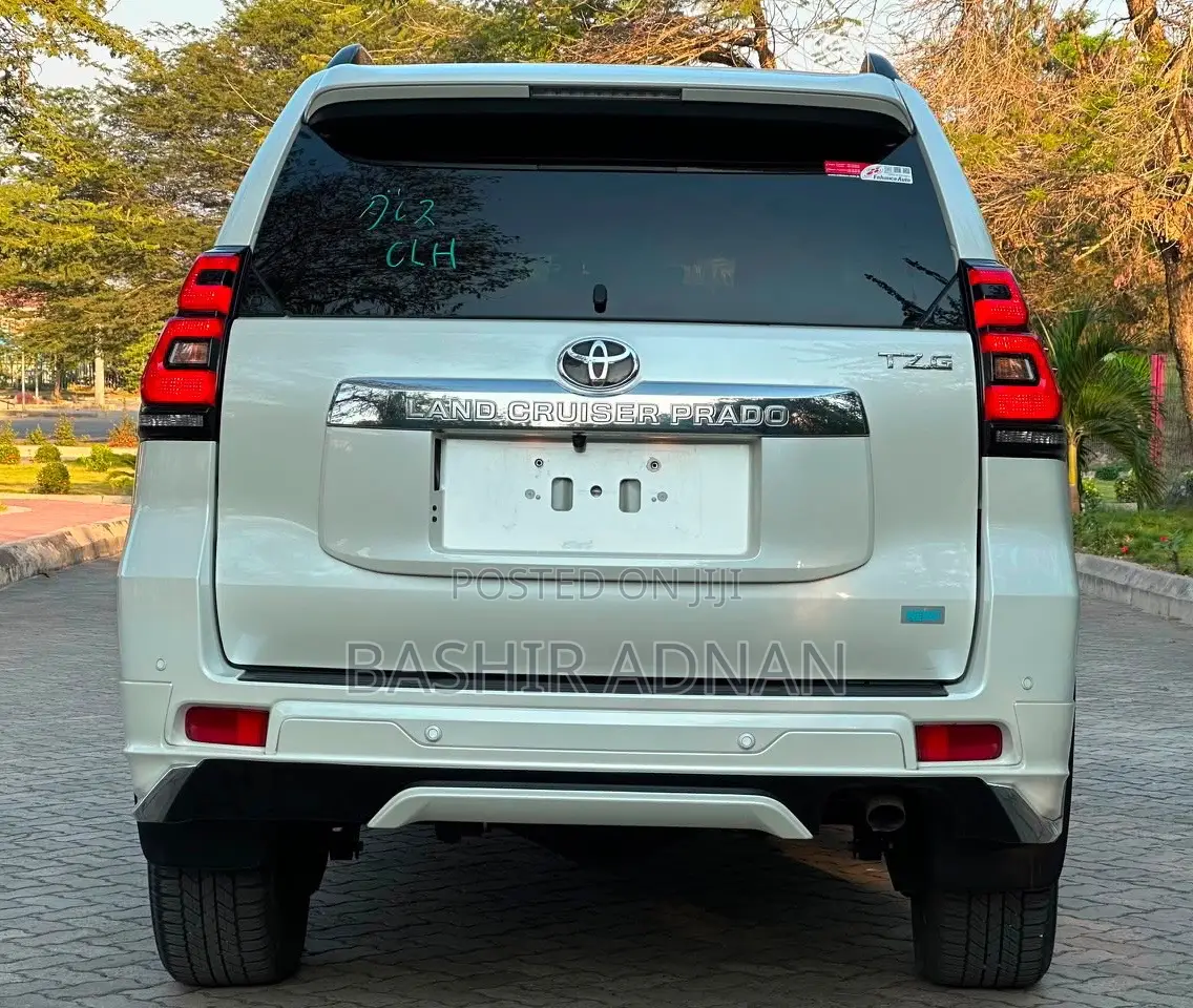 Toyota Land Cruiser Prado 2.8 2023 Pearl