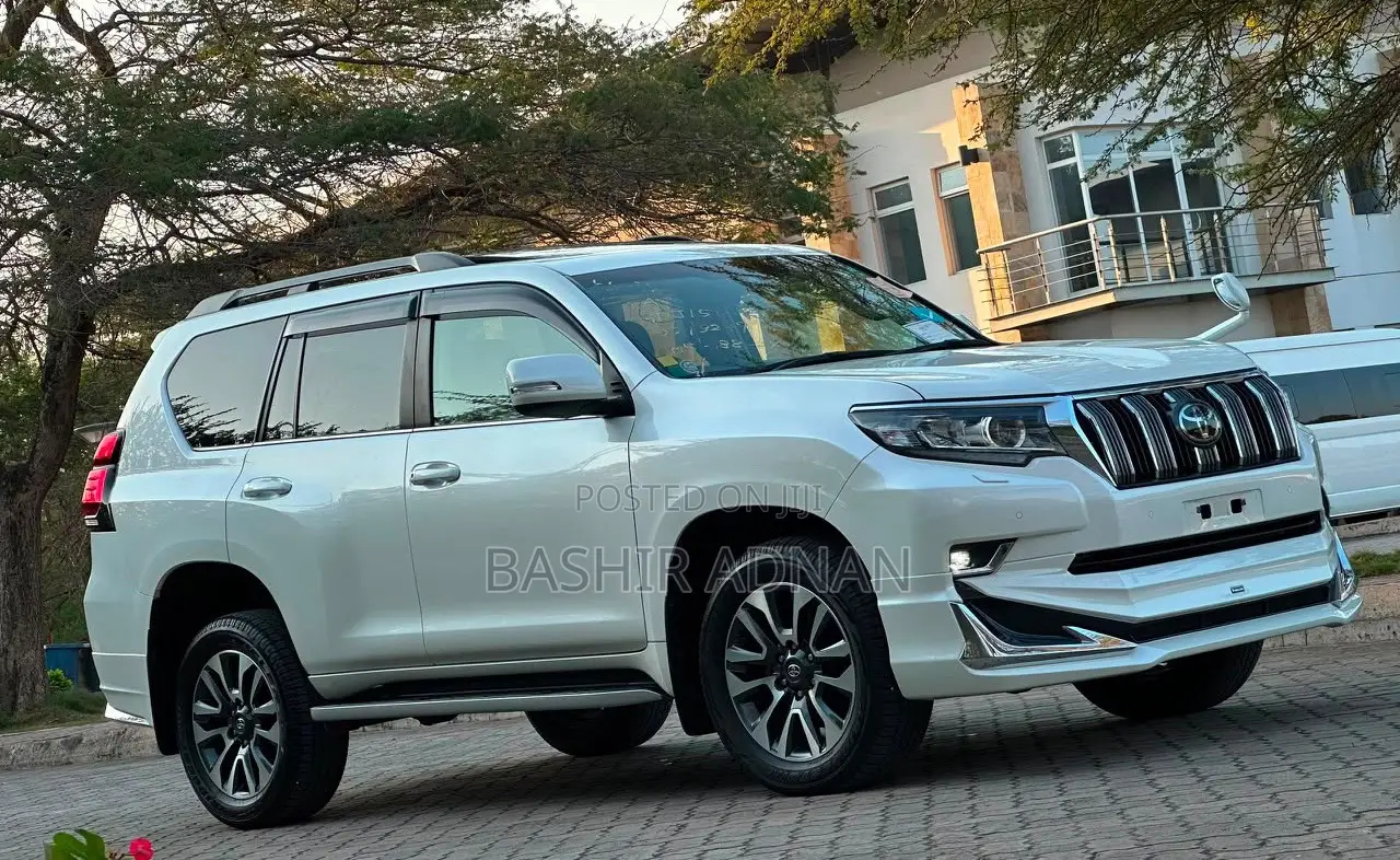 Toyota Land Cruiser Prado 2.8 2023 Pearl
