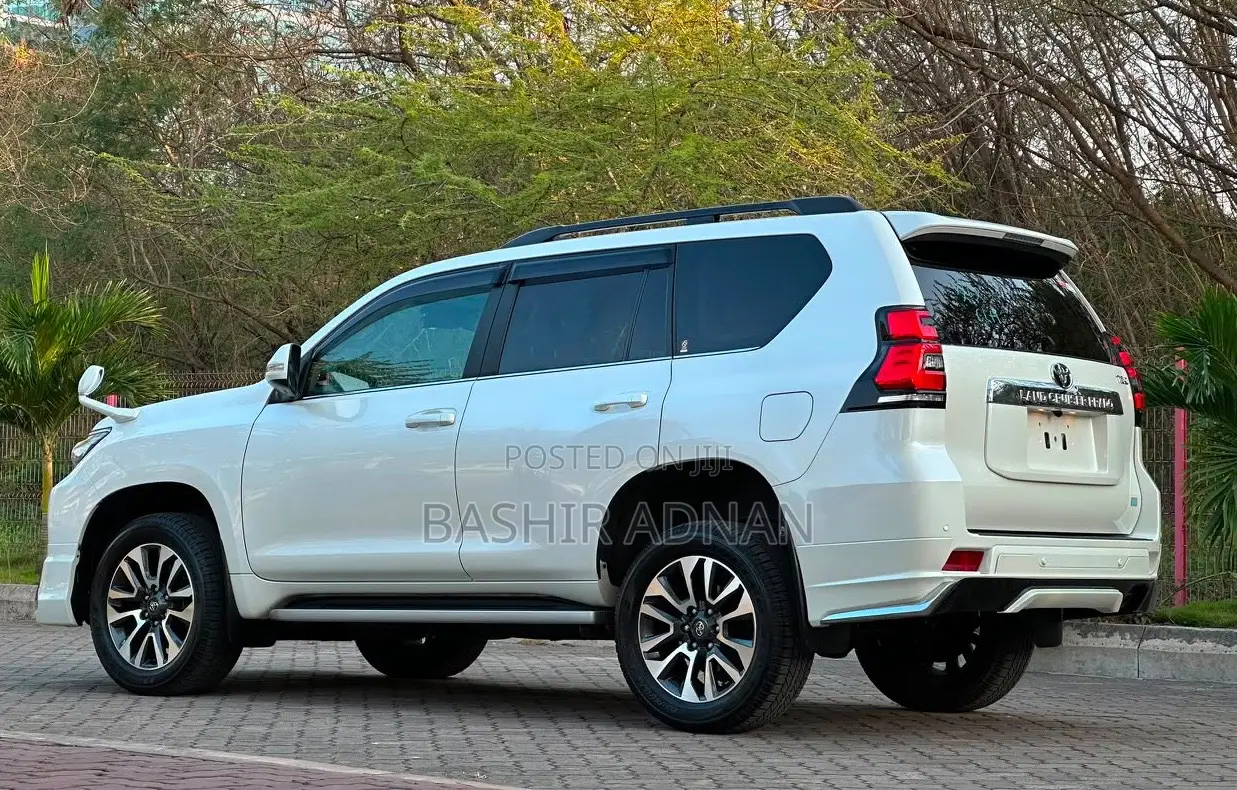 Toyota Land Cruiser Prado 2.8 2023 Pearl