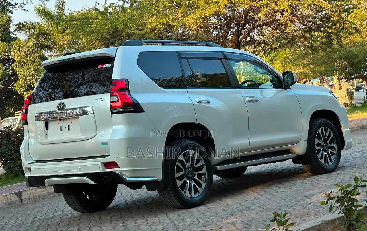Toyota Land Cruiser Prado 2.8 2023 Pearl