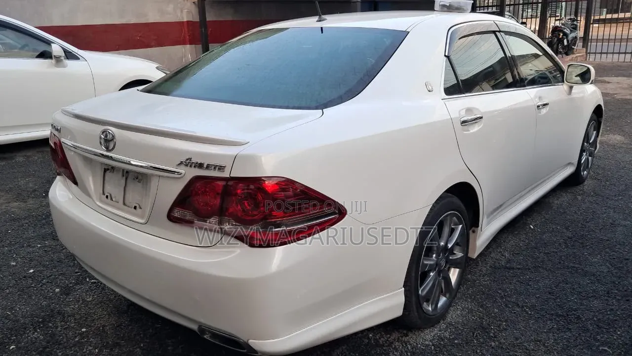 Toyota Crown 2009 Off white