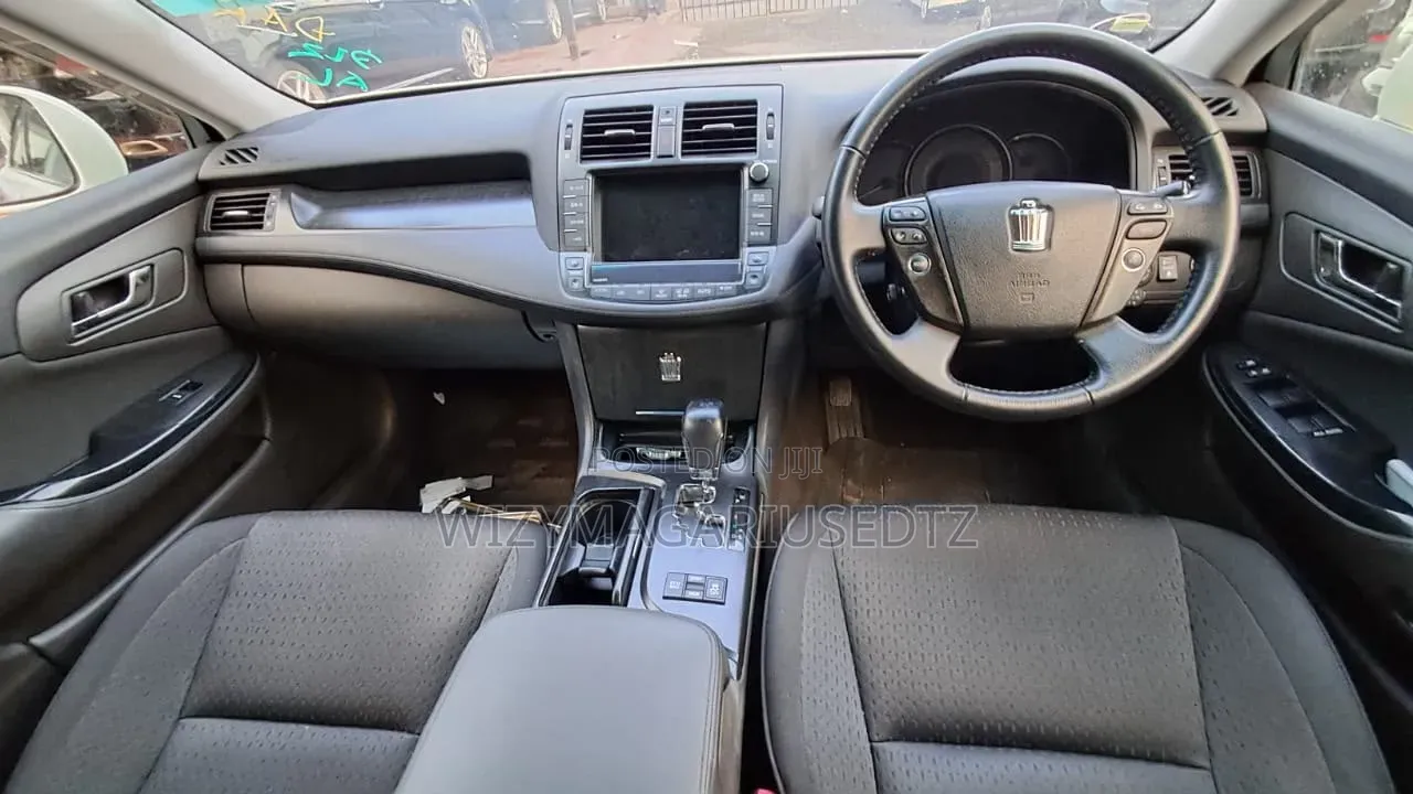 Toyota Crown 2009 Off white