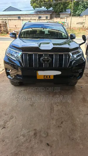 Toyota Land Cruiser Prado 2023 Black