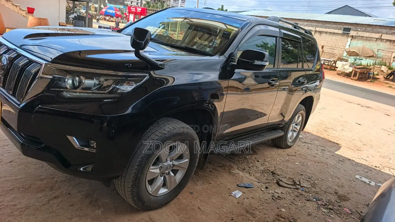 Toyota Land Cruiser Prado 2023 Black