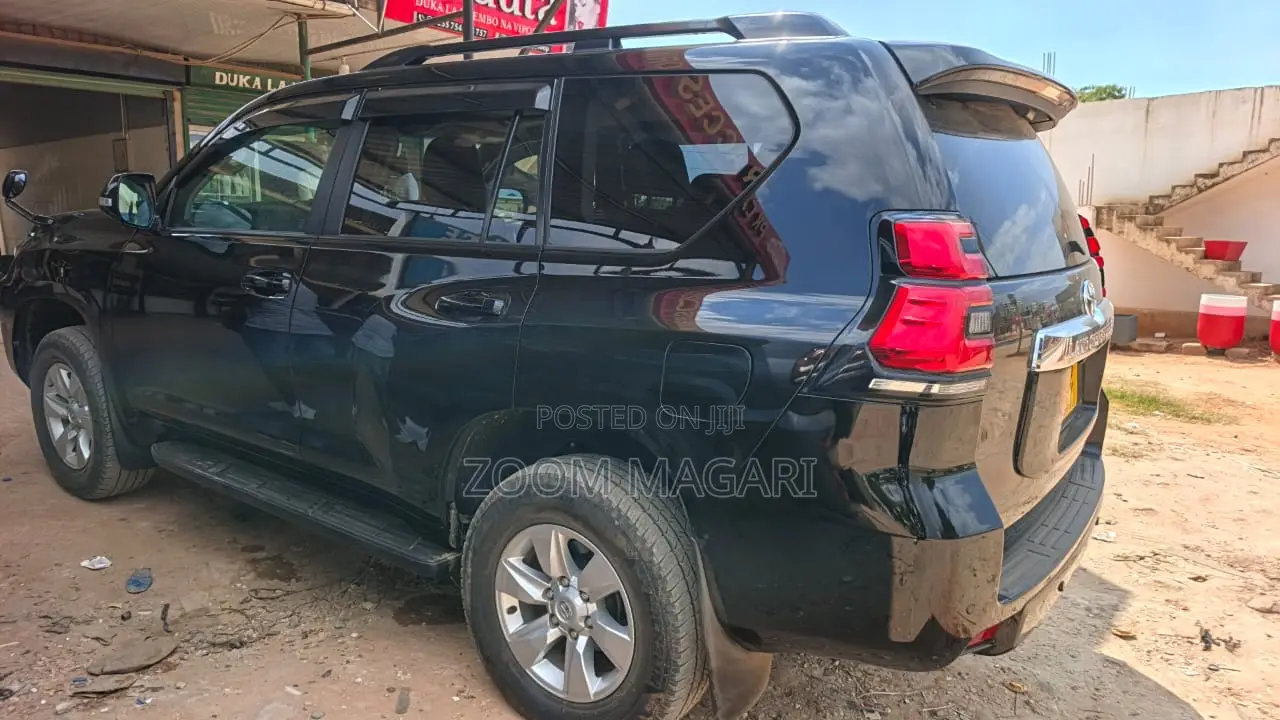 Toyota Land Cruiser Prado 2023 Black