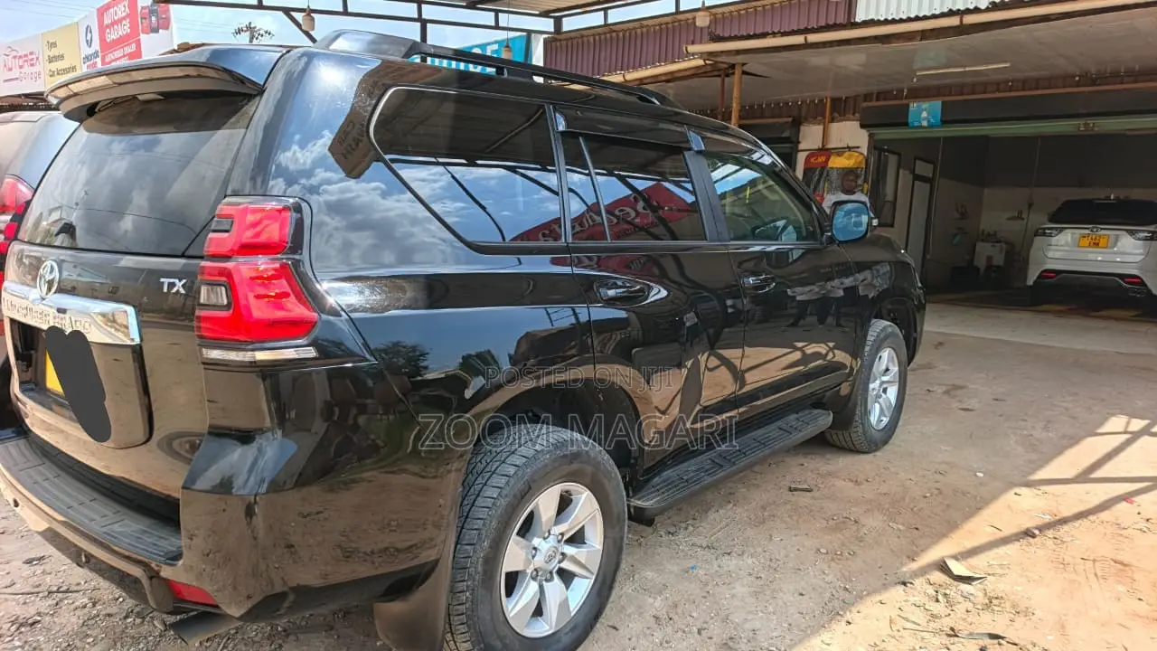 Toyota Land Cruiser Prado 2023 Black