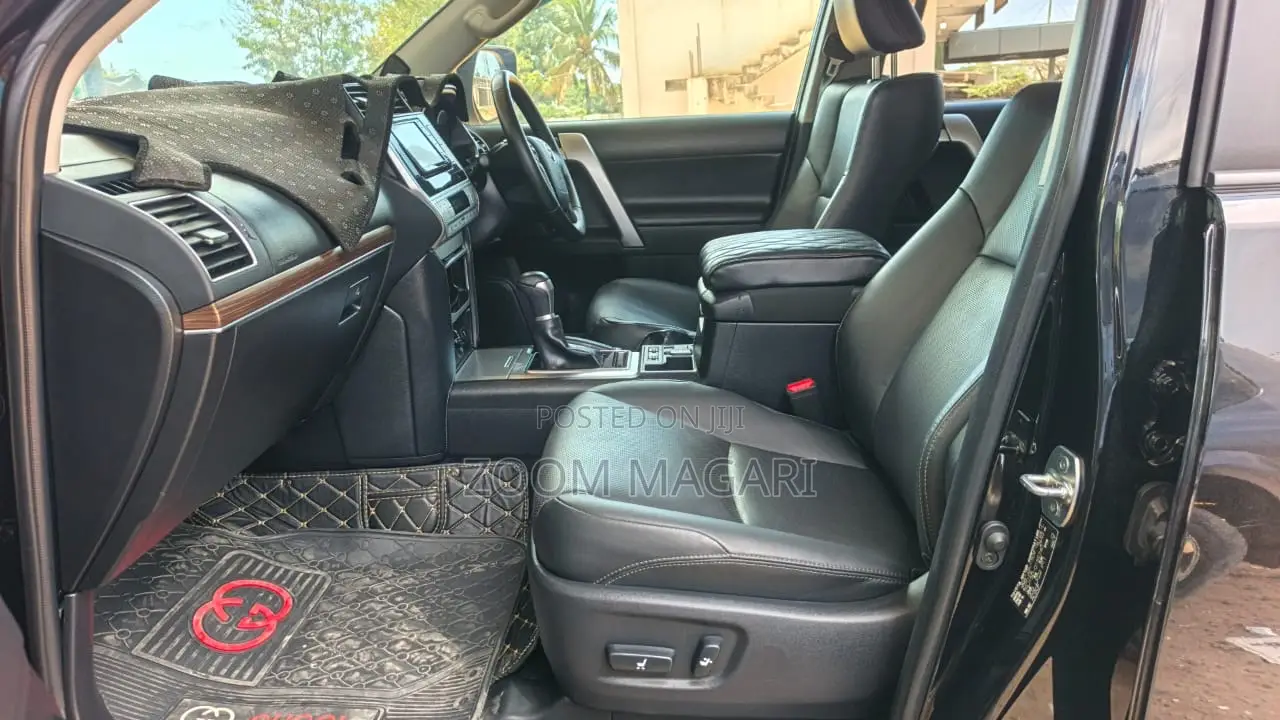 Toyota Land Cruiser Prado 2023 Black
