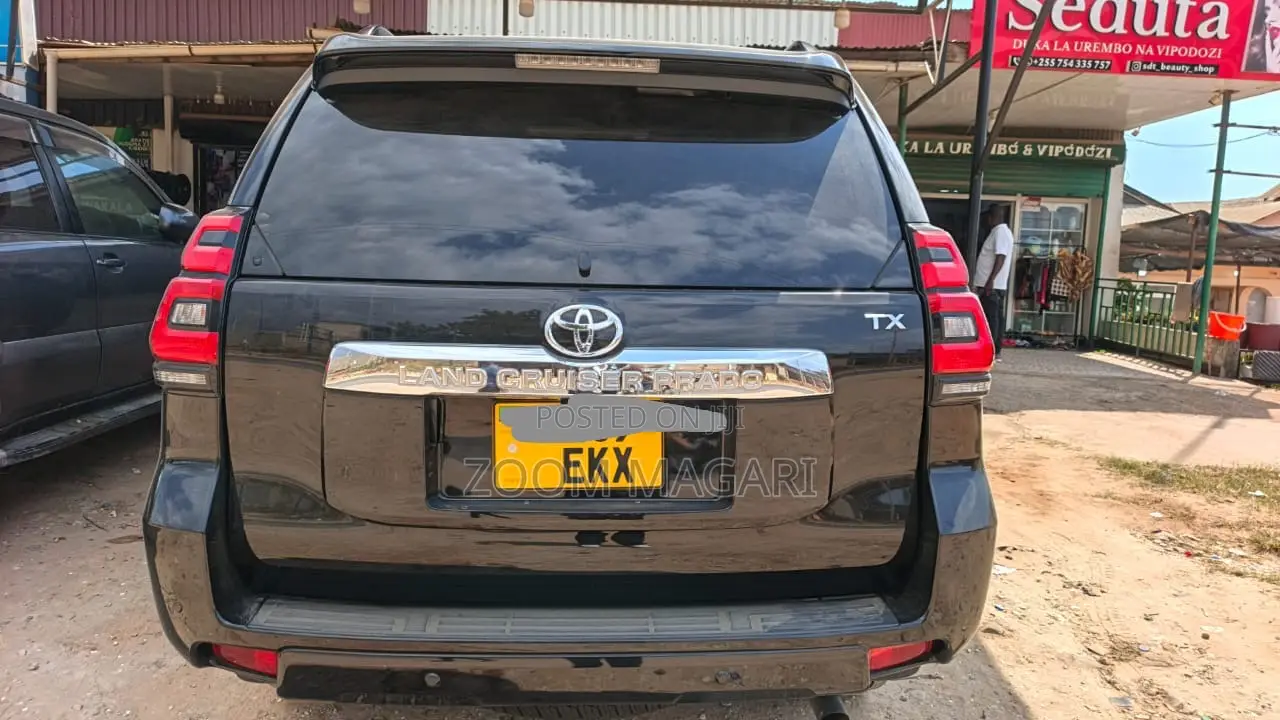 Toyota Land Cruiser Prado 2023 Black