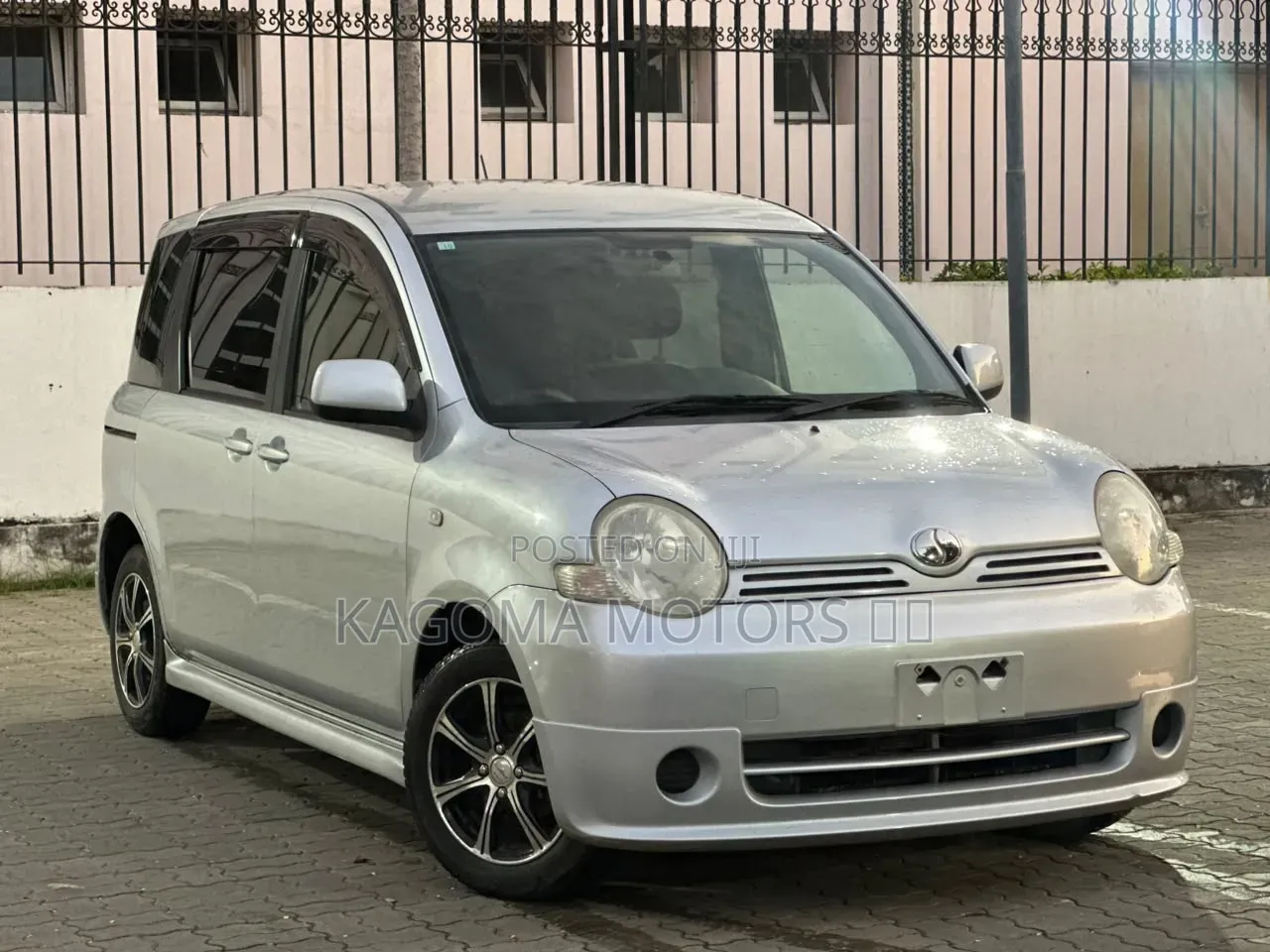 Toyota Sienta 2005 Silver