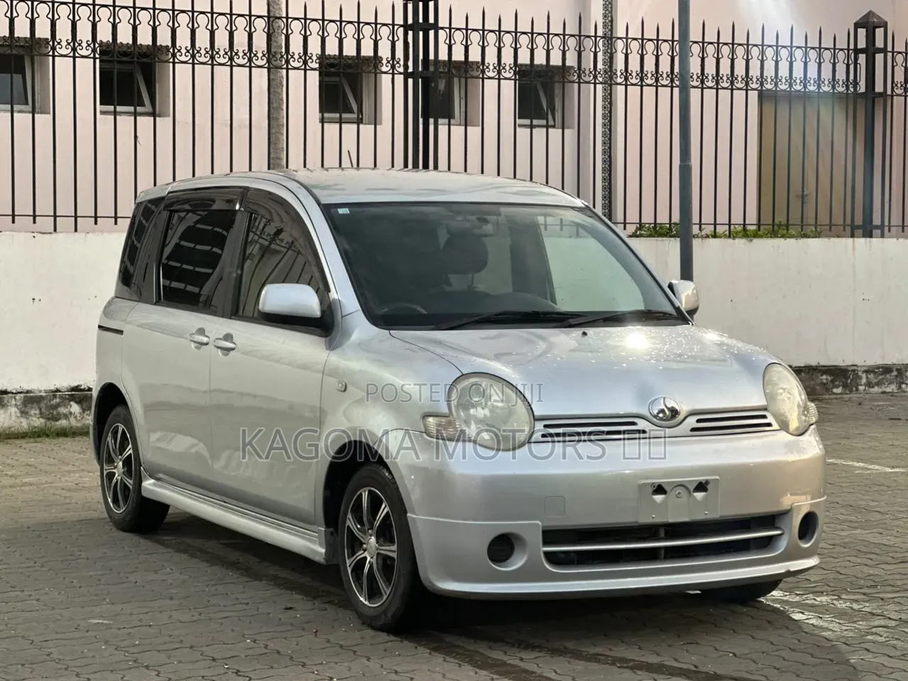 Toyota Sienta 2005 Silver