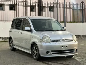 Toyota Sienta 2005 Silver