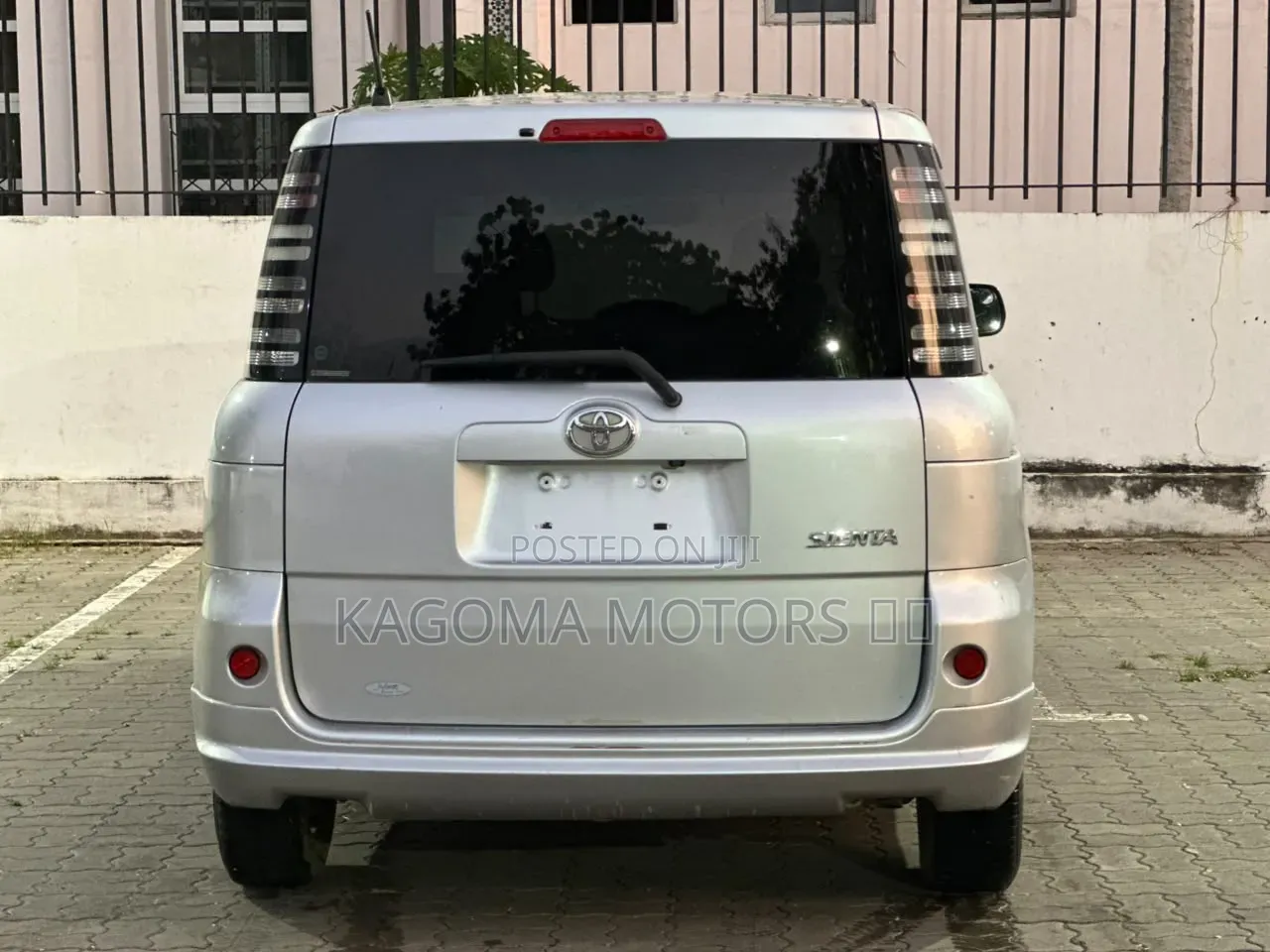 Toyota Sienta 2005 Silver