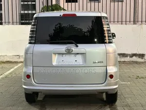 Toyota Sienta 2005 Silver