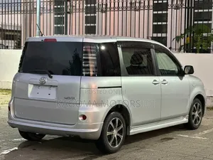 Toyota Sienta 2005 Silver