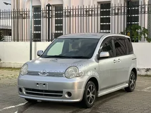 Toyota Sienta 2005 Silver
