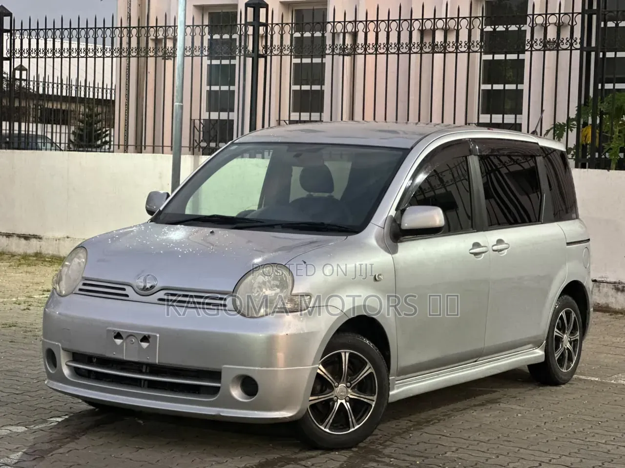 Toyota Sienta 2005 Silver