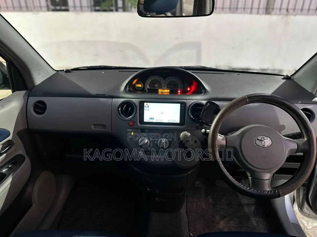 Toyota Sienta 2005 Silver