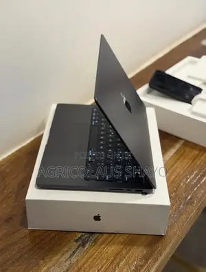 New Laptop Apple MacBook Pro 2025 M5 24GB Apple M5 SSD 1T