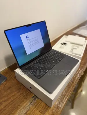 New Laptop Apple MacBook Pro 2025 M5 24GB Apple M5 SSD 1T
