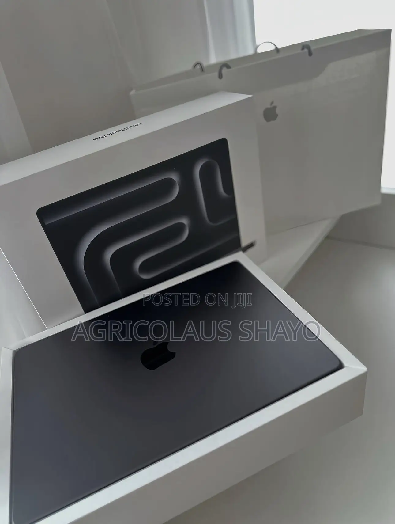 New Laptop Apple MacBook Pro 2025 M5 16GB Apple M5 SSD 1T