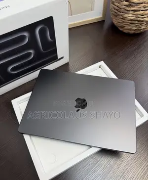 New Laptop Apple MacBook Pro 2025 M5 36GB Apple M5 Max SSD 2T