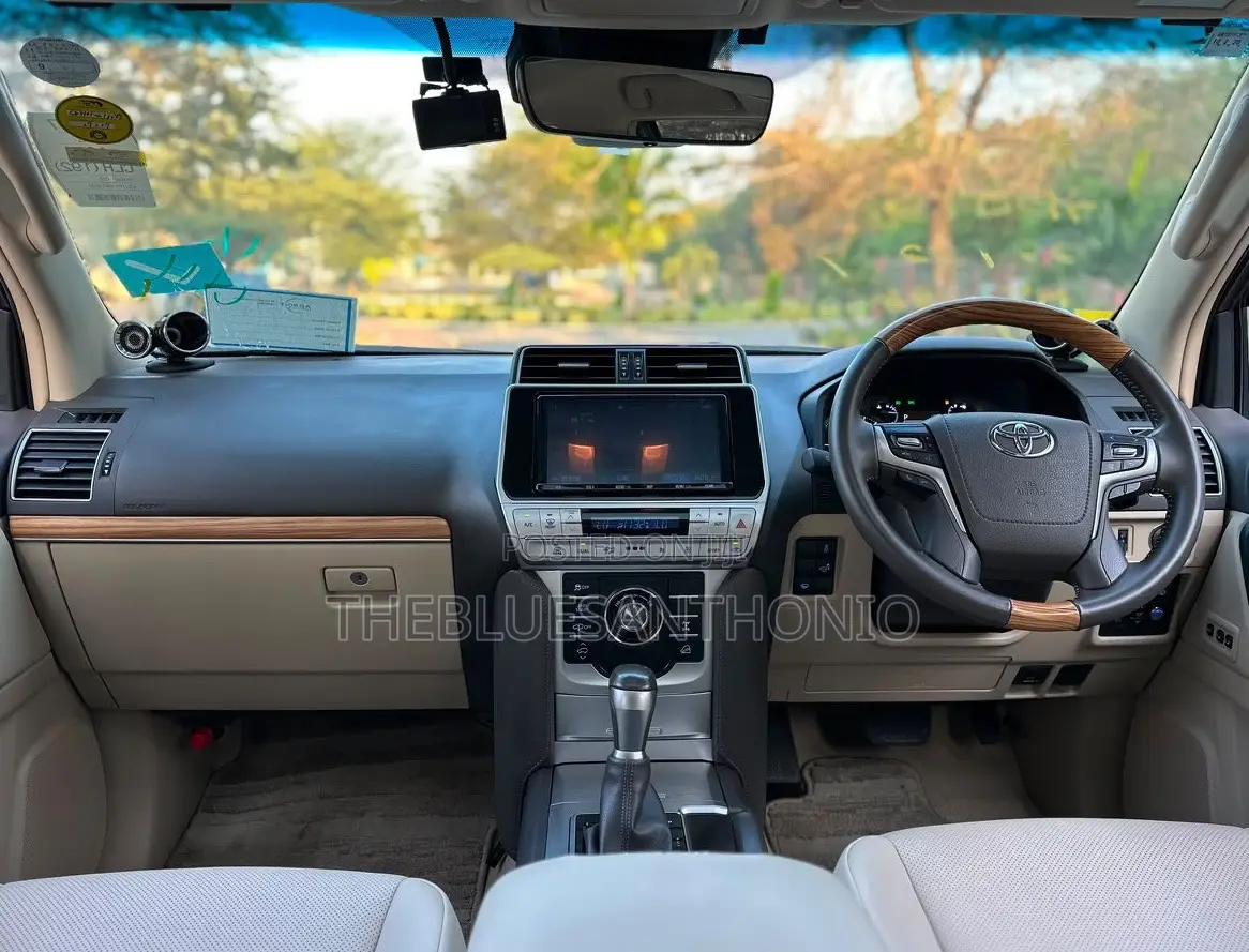 Toyota Land Cruiser Prado 2023 White