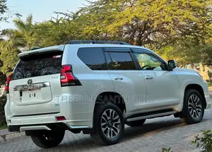 Toyota Land Cruiser Prado 2023 White