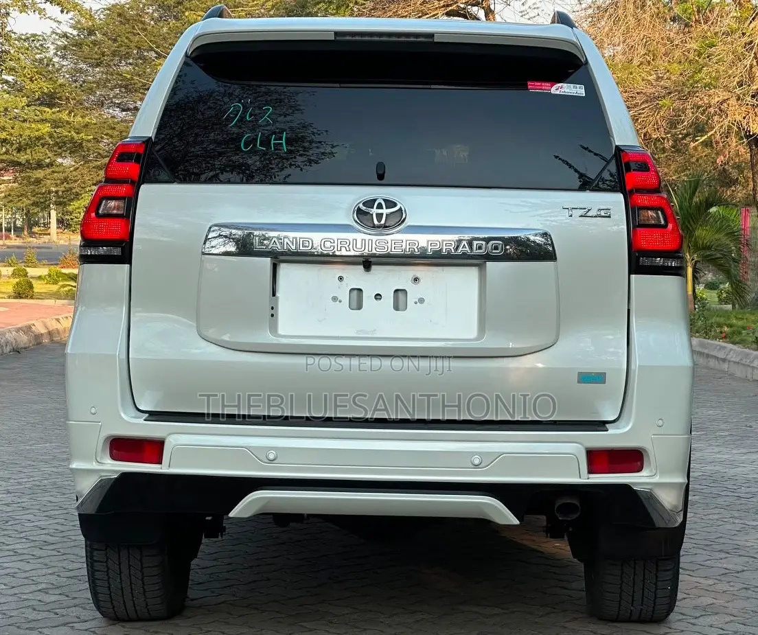 Toyota Land Cruiser Prado 2023 White
