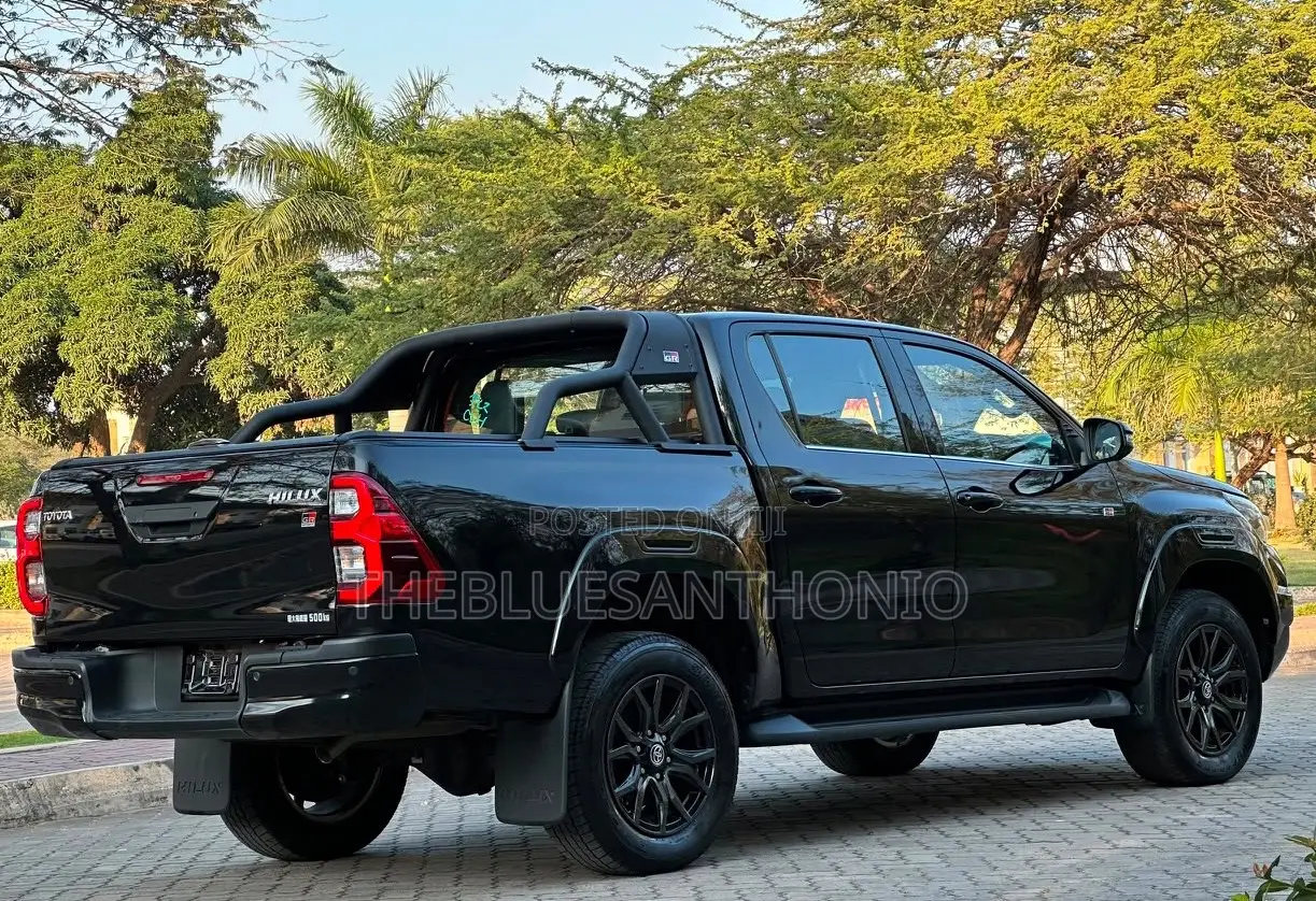 Toyota Hilux 2023 Black