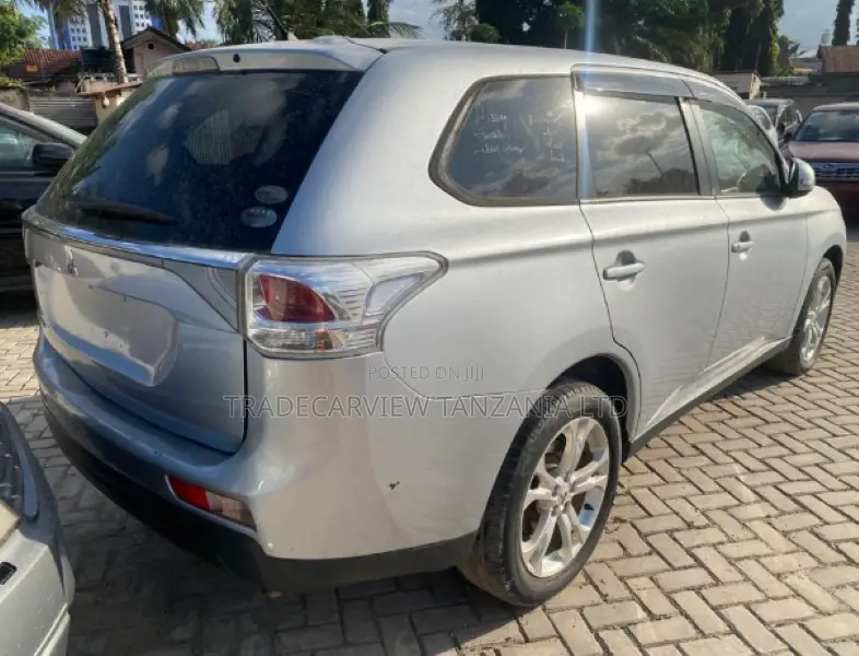 Mitsubishi Outlander 2013 Silver