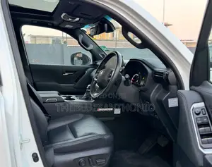 Toyota Land Cruiser 2024 White