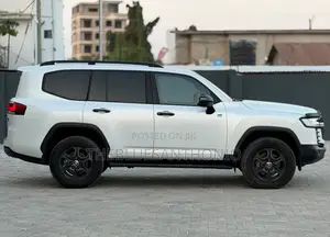Toyota Land Cruiser 2024 White