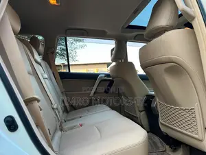 Toyota Land Cruiser Prado 2023 White
