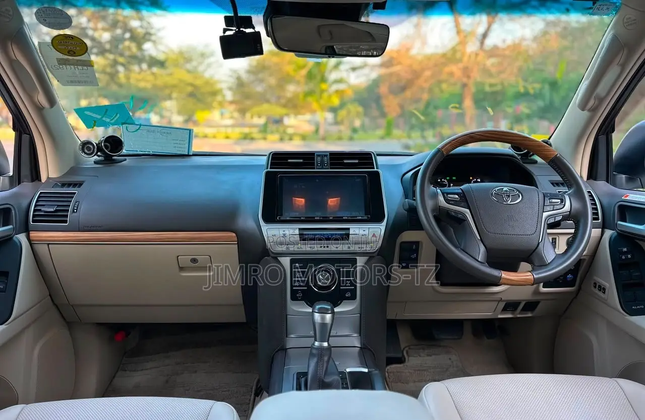 Toyota Land Cruiser Prado 2023 White