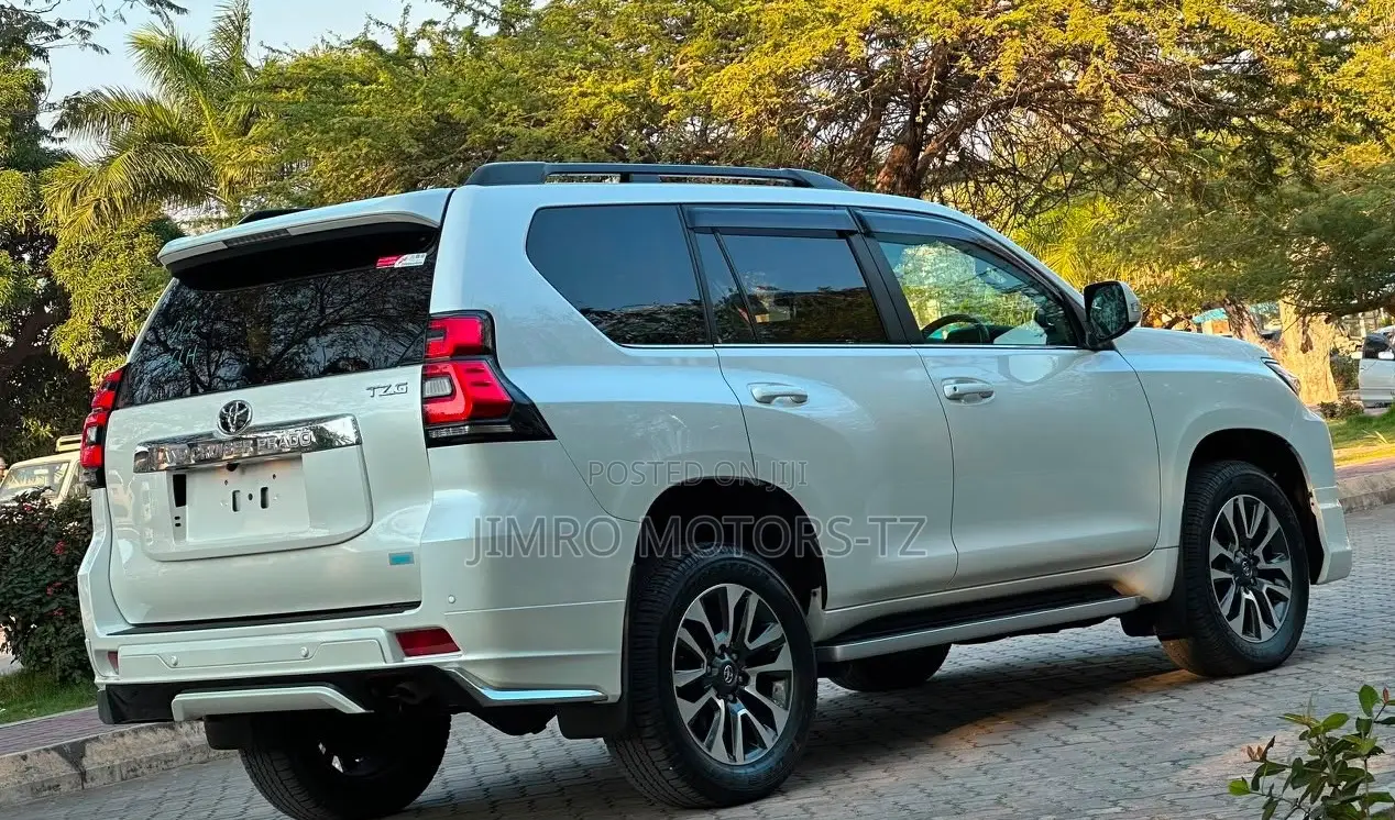 Toyota Land Cruiser Prado 2023 White