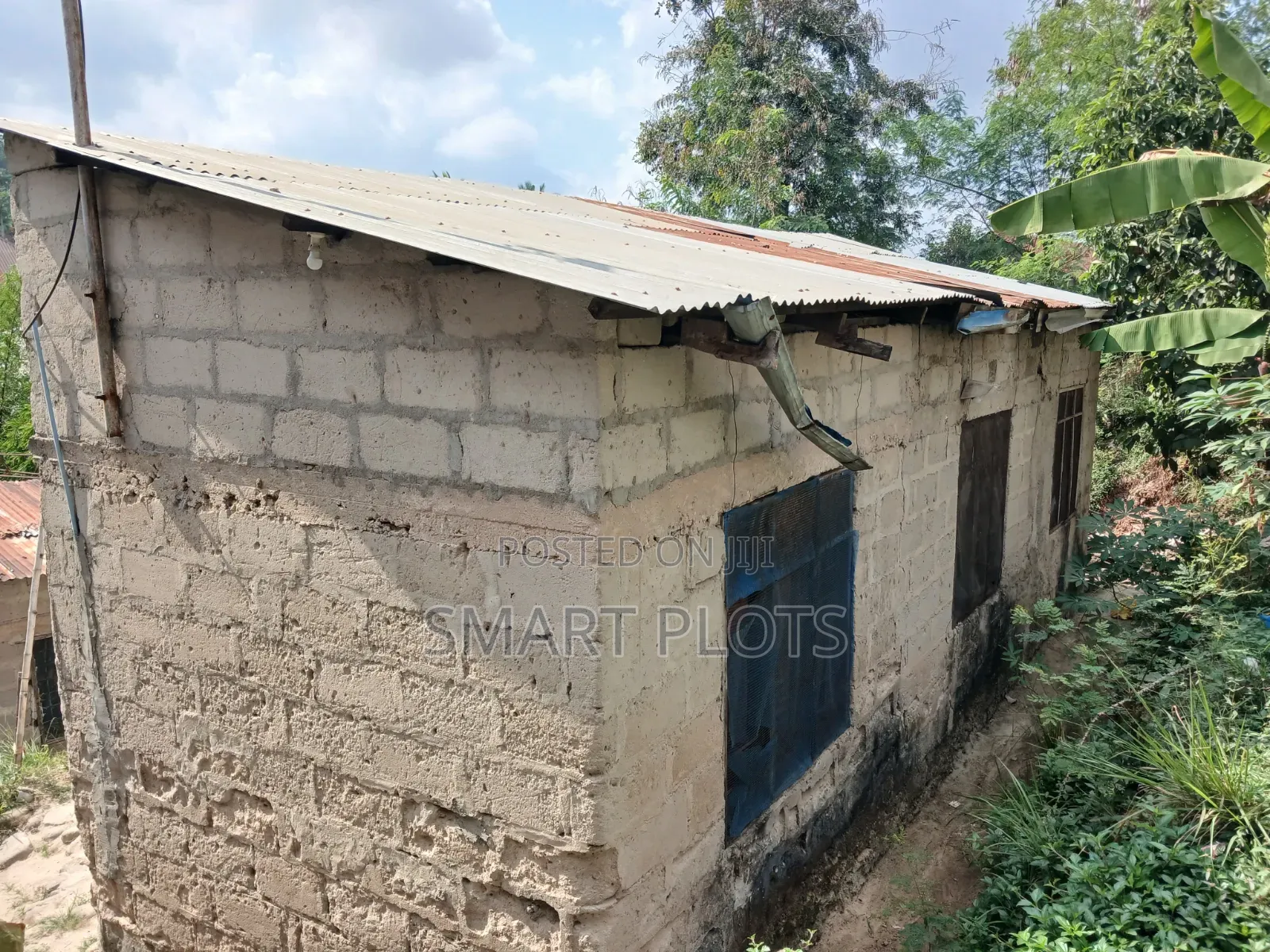 Nyumba Ya Vyumba Vitatu Yenye Umeme Na Choo Inauzwa