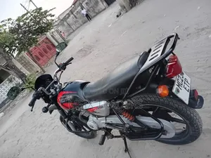 Bajaj Boxer X125 2023 Red