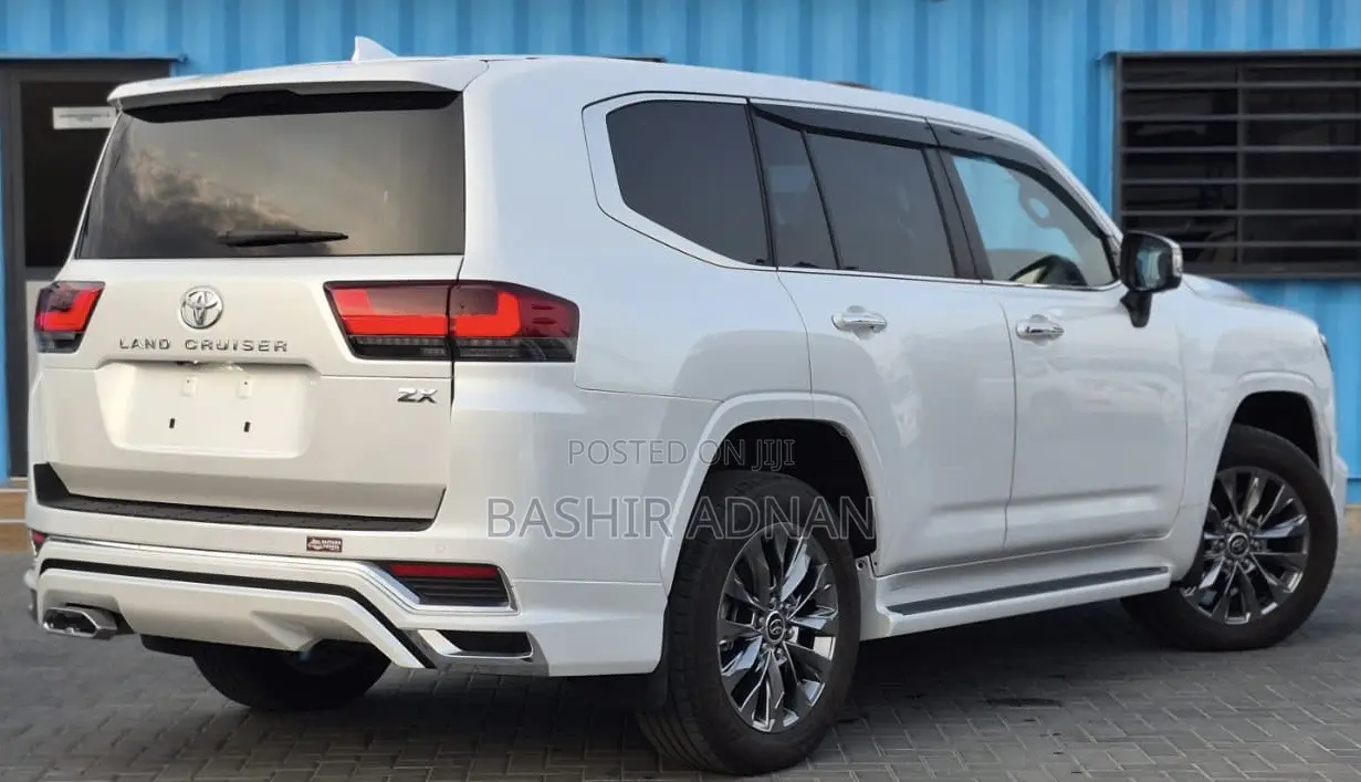 New Toyota Land Cruiser LC300 2023 White