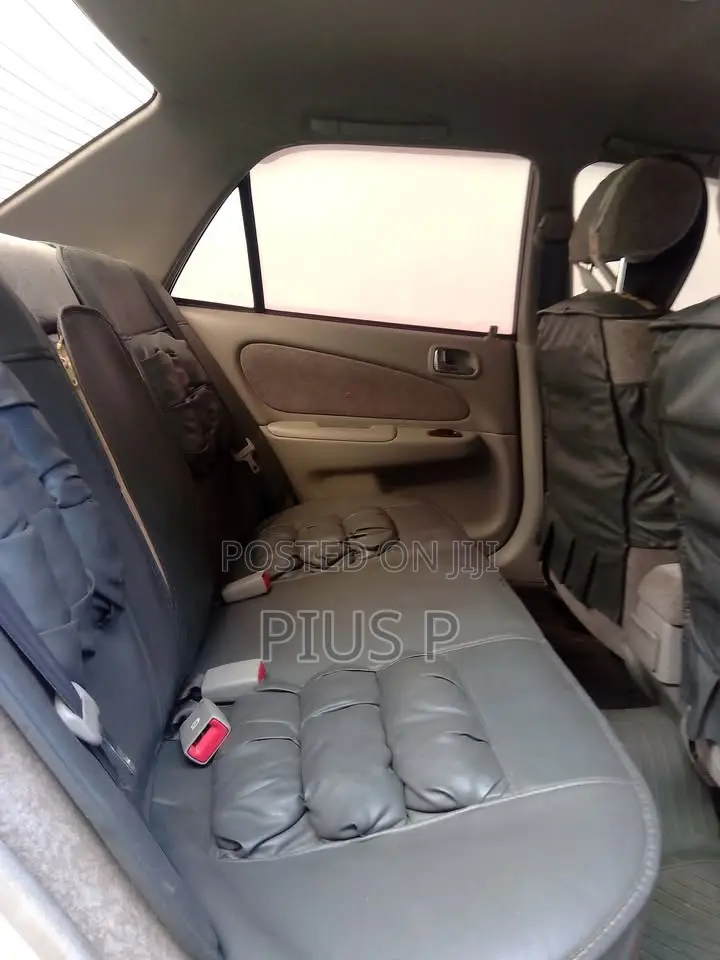 Toyota Corolla 2000 White