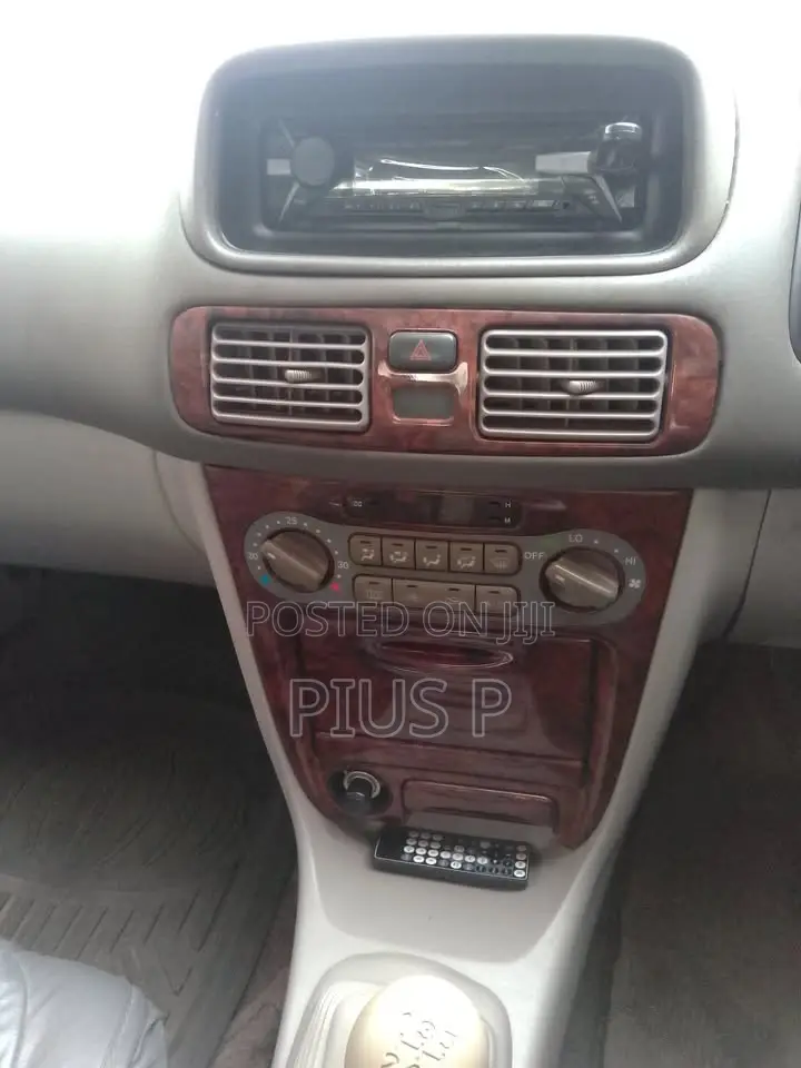 Toyota Corolla 2000 White