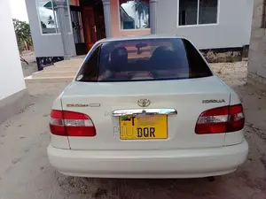 Toyota Corolla 2000 White