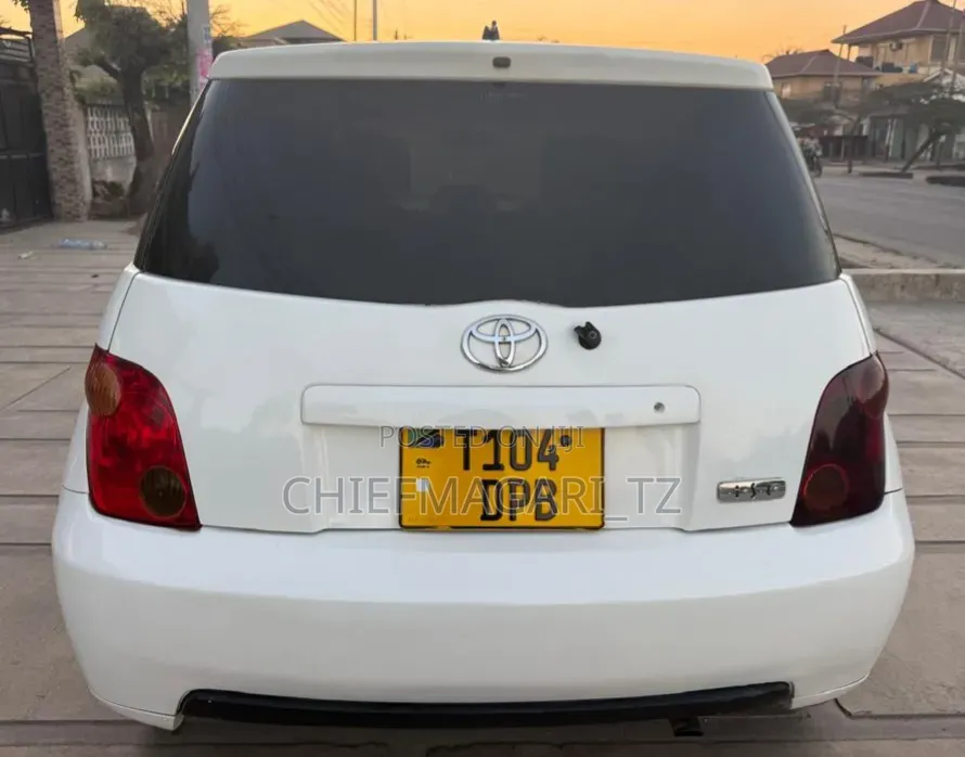 Toyota IST 2004 Off white