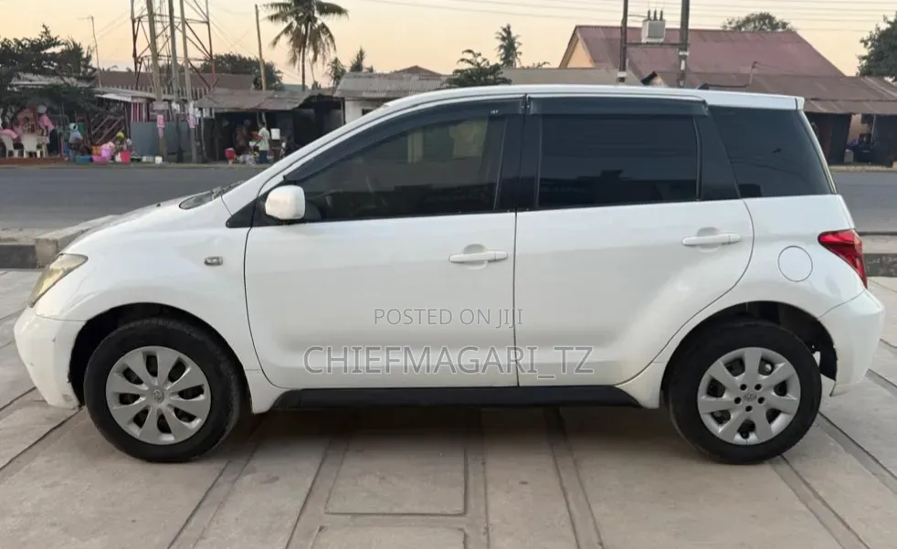 Toyota IST 2004 Off white